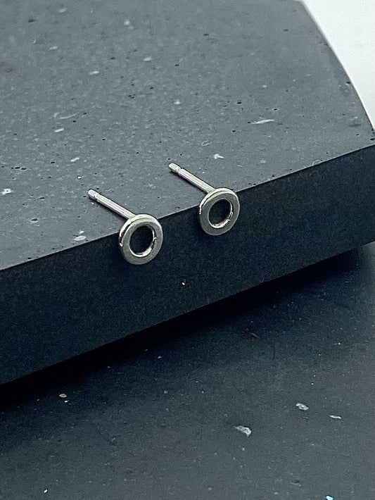 Small circle earrings